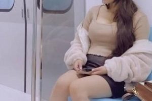 JVID乐乐最新隐藏版：夸张上胸、纤细性感、挑逗眼神，模拟拍艾薇！