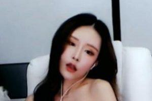 斗鱼颜值女神晨熙吖：精致五官、美少女气质、活力心态、福利消费能力，一次视觉享受！