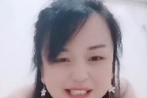 转载搬运轻熟女儿子的羞羞事：销魂口微型坦