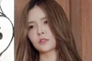 性感白丝私拍：珍珠内裤诱惑