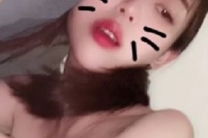 首次露脸小嘤嘤奇怪纹身：小野猫的故事