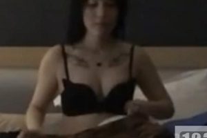 杏吧新人探秘小海哥-懂兵法的小妹妹：颜值身材半推半就的良家妹子杰杰1V577M