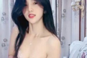 韩国小美自娱自乐女神，4V视频+3.8G照片，身材颜值一流，玩具迷妹子