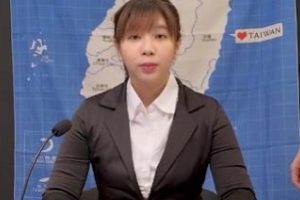 新闻主播小姐姐3V-675M-剧情烂-S美白