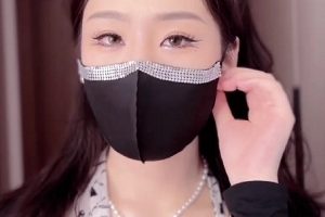 窈窕身材和大长腿的车模女神淑怡1V+1.5G资源在百度盘上有转载搬运的链接。