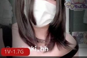 OnlyFans女神sakisaki私拍视频1V，1.7G资源，口罩神秘性感