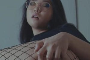 欧美留学生AishaBunny合集，退圈故事揭秘，作者自拍大三男友换友经历，一小时40分观看