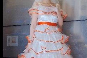 眼睛婚纱妹舞蹈视频集：短视频爆火，舞姿丝滑，粉丝狂热