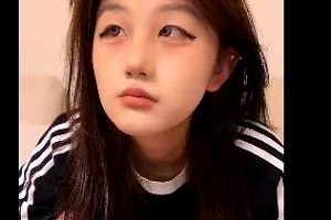 7月29日直播3V1.6G主播曼小狗自拍，七彩颜值身材社保姬，有钱人的小平台车灯秀