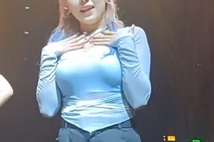 热舞抖臀韩国BJ美女最新合集1073V10.05G，紧身裤街拍