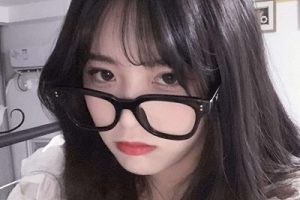 抖音美女眼镜妹妹私拍合集37V1.5G，学生装萌型直播风格