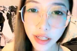 街头歌手沉沦卷卷的小狗日记195V146G，街头演唱