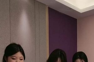 男力浴室挑战三女最新合集1V1.4G，给力自拍气氛热烈