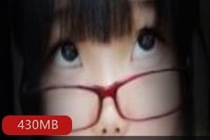 某推山本优木丰满妹子露脸合集430MB，巨兔路线，眼镜cos美臀美腿