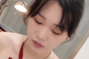 打包美眉吃鸡互动1v934m丰满粉嫩