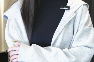 嫚颜推特绝密私拍6部1.1GB大长腿撩人