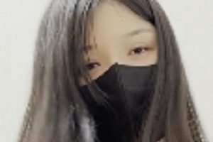 女友小柔居家卫生间揉球解热私房视频1V1G饱满带感