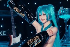 福利姬白莉爱吃巧克力私拍合集40套15G身材真顶